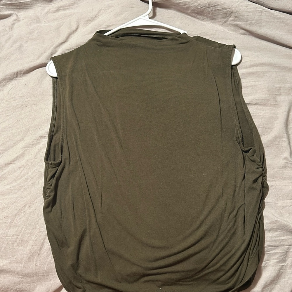 Cut off top. With side scrunched. Xl women’s Old Navy. Worn once.